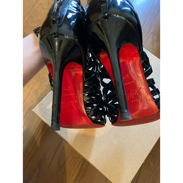 Christian Louboutin(クリスチャンルブタン)のクリスチャンルブタン 37.5 arakna100 ブラック 正規品購入 レディースの靴/シューズ(ハイヒール/パンプス)の商品写真