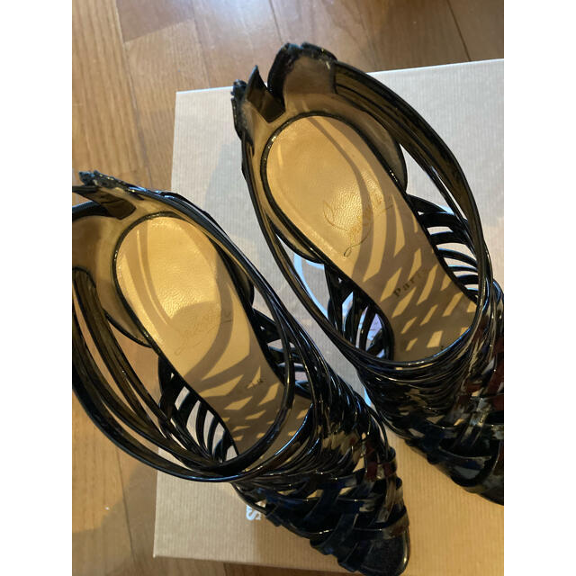 Christian Louboutin(クリスチャンルブタン)のクリスチャンルブタン 37.5 arakna100 ブラック 正規品購入 レディースの靴/シューズ(ハイヒール/パンプス)の商品写真
