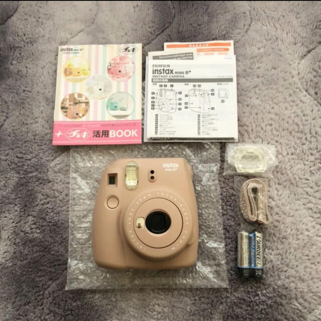 富士フイルム(フジフイルム)のFUJI FILM INSTAX MINI 8+ COCOA スマホ/家電/カメラのカメラ(フィルムカメラ)の商品写真