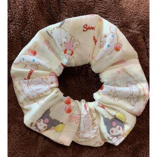 シュシュ　サンリオ　ハンドメイド(ヘアアクセサリー)
