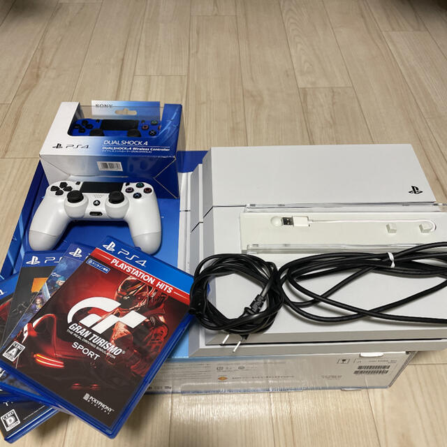 美品☆PlayStation4 500GB  本体＆コントローラ×2,ソフト×4