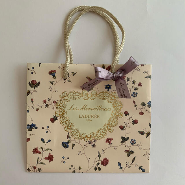Les Merveilleuses LADUREE(レメルヴェイユーズラデュレ)のラデュレLADUREEショップ袋ショッパー紙袋 レディースのバッグ(ショップ袋)の商品写真