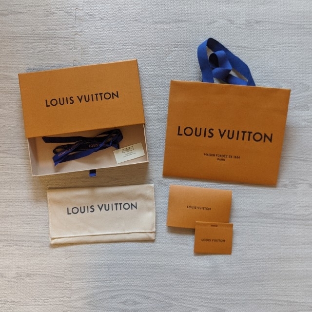 LOUIS VUITTON(ルイヴィトン)のルイヴィトン　紙袋　 レディースのバッグ(ショップ袋)の商品写真