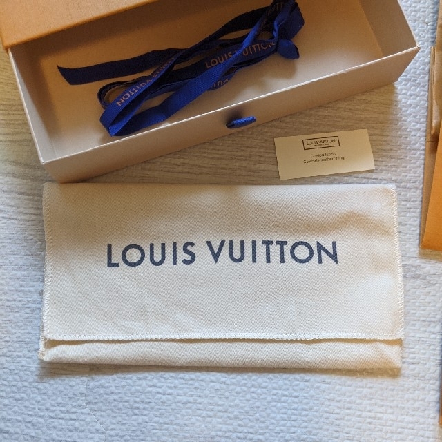 LOUIS VUITTON(ルイヴィトン)のルイヴィトン　紙袋　 レディースのバッグ(ショップ袋)の商品写真