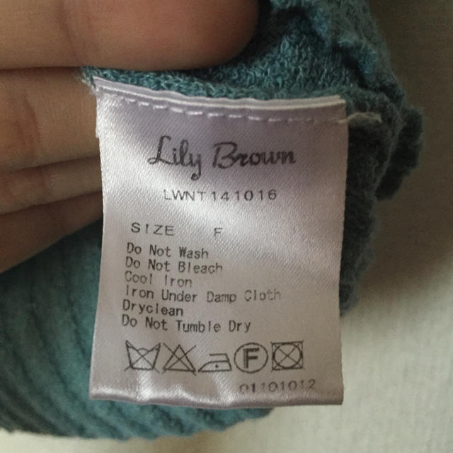Lily Brown(リリーブラウン)のニットオフショル レディースのトップス(カットソー(半袖/袖なし))の商品写真