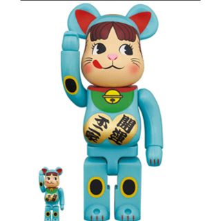 メディコムトイ(MEDICOM TOY)のBE@RBRICK 招き猫 ペコちゃん 青蓄光 100％ ＆ 400％(フィギュア)