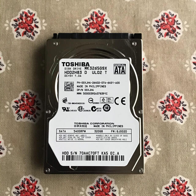 東芝(トウシバ)の東芝　2.5インチ HDD320GB ジャンク品 スマホ/家電/カメラのPC/タブレット(PCパーツ)の商品写真