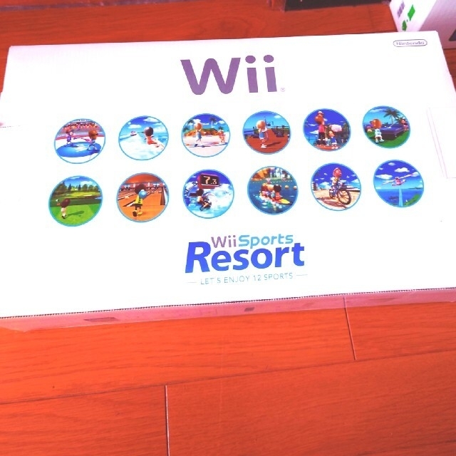 Wii(ウィー)のWii Sports Resort 本体 と wii fit plus エンタメ/ホビーのゲームソフト/ゲーム機本体(家庭用ゲーム機本体)の商品写真