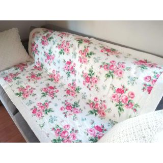 Laura Ashley✿ラグ薔薇(ラグ)