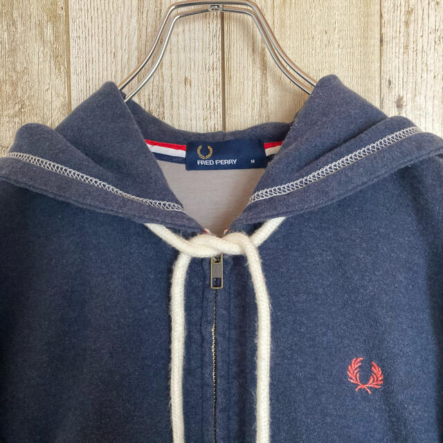 FRED PERRY(フレッドペリー)のフレッドペリー　ジップパーカー　メンズ　レディース　春コーデ　古着 メンズのトップス(パーカー)の商品写真