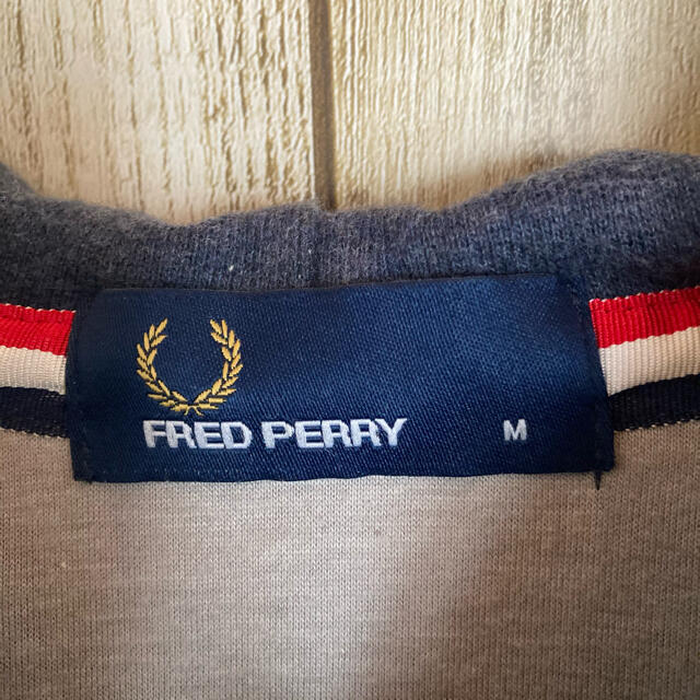 FRED PERRY(フレッドペリー)のフレッドペリー　ジップパーカー　メンズ　レディース　春コーデ　古着 メンズのトップス(パーカー)の商品写真