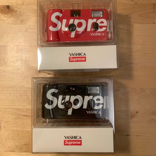 Supreme(シュプリーム)の新品 未使用 Supreme Yashica MF-1 Camera 2個セット スマホ/家電/カメラのカメラ(フィルムカメラ)の商品写真