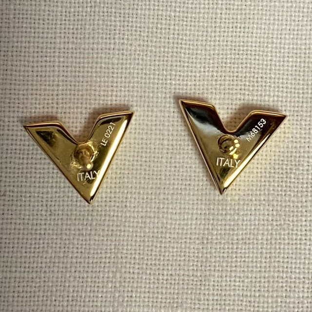 LOUIS VUITTON スタッズ イヤリング・エセンシャル V アクセサリー LOUIS VUITTON スタッズ イヤリング・エセンシャル V アクセサリー