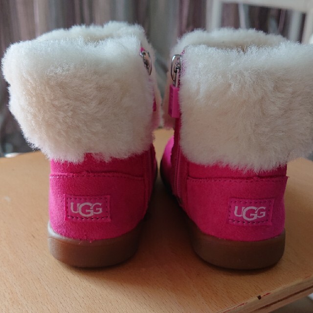 UGG(アグ)の【UGG】ブーツ 13.5cm キッズ/ベビー/マタニティのベビー靴/シューズ(~14cm)(ブーツ)の商品写真