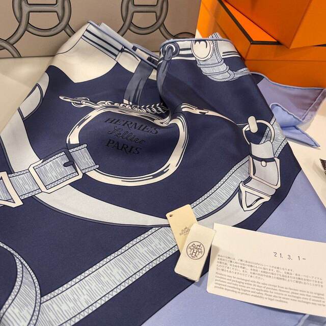 お得】 Hermes - HERMES トライアングルカレ 美品 バンダナ/スカーフ