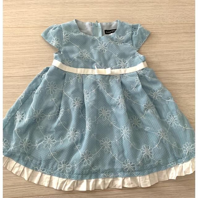 BeBe(ベベ)のBEBE 90cm お出かけワンピース　花柄　シフォン キッズ/ベビー/マタニティのキッズ服女の子用(90cm~)(ワンピース)の商品写真