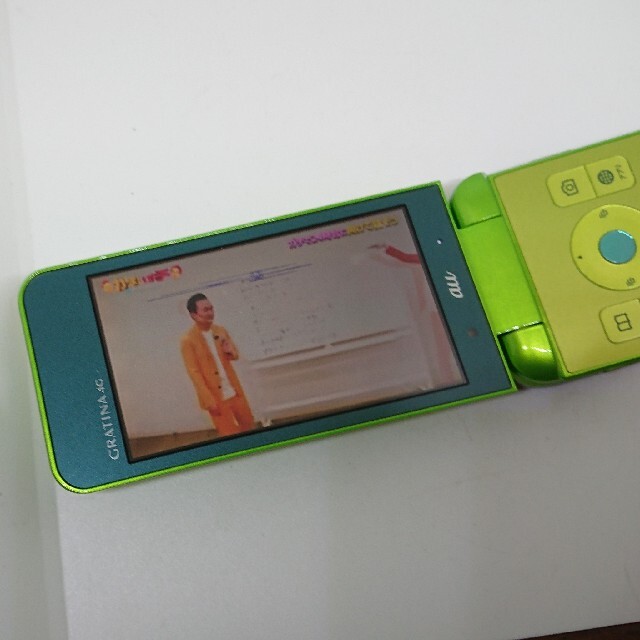 京セラ GRATINA 4G 白 simロック解除済み
