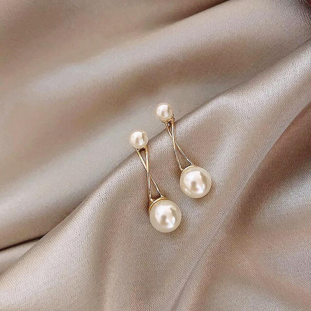 AHKAH(アーカー)のcross line pearl pierce ◯18k & s925 post レディースのアクセサリー(ピアス)の商品写真