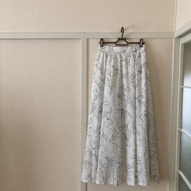 GRL(グレイル)の花柄フレアスカート・GRL・グレイル・Lサイズ・ホワイト・未使用品 レディースのスカート(ロングスカート)の商品写真