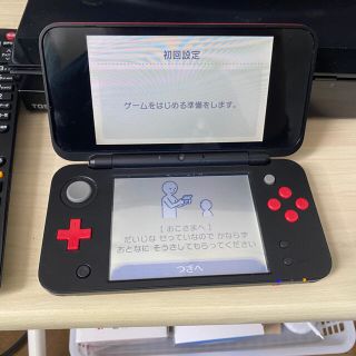 ニンテンドー2DS(ニンテンドー2DS)のnewニンテンドー2ds ブラック　レッド(携帯用ゲーム機本体)