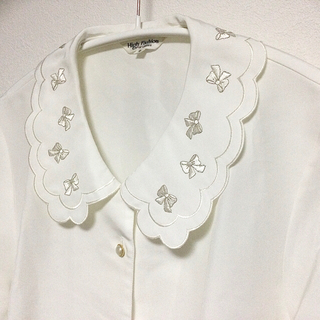 りぼん刺繍とスカラップのホワイトブラウス(シャツ/ブラウス(長袖/七分))