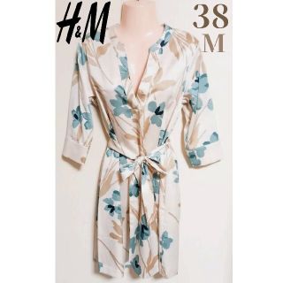 エイチアンドエム(H&M)の【新品】H&M Vネック七分袖フラワーワンピース(ひざ丈ワンピース)