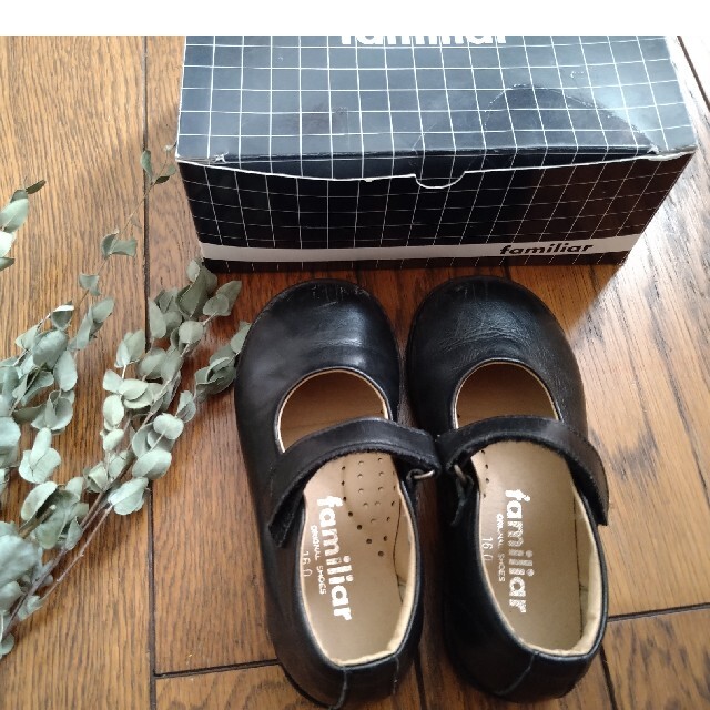 familiar(ファミリア)のファミリア　黒　フォーマル　革靴　16 キッズ/ベビー/マタニティのキッズ靴/シューズ(15cm~)(フォーマルシューズ)の商品写真