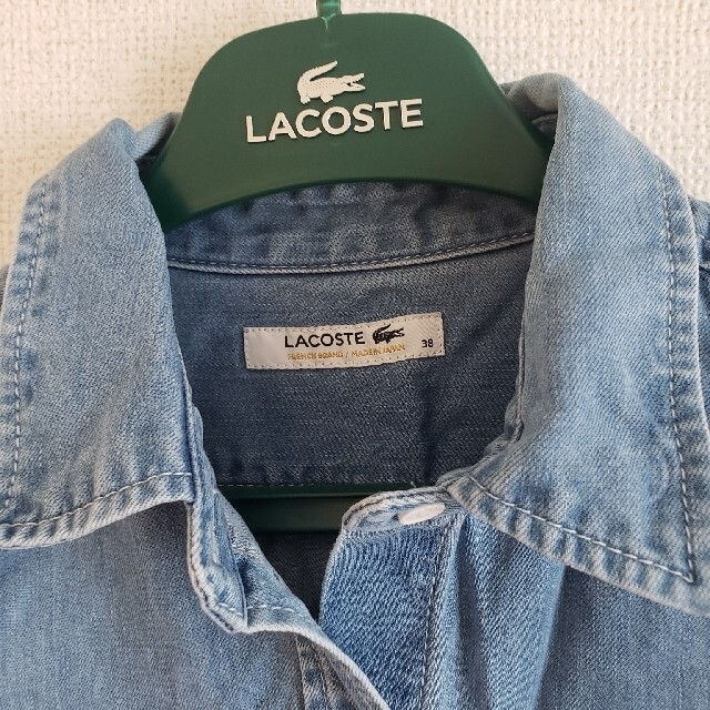 LACOSTE(ラコステ)のLACOSTE　デニムシャツ レディースのトップス(シャツ/ブラウス(長袖/七分))の商品写真