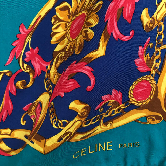 celine(セリーヌ)のCELINE(セリーヌ) 大判シルクスカーフ　グリーン系　華やか レディースのファッション小物(バンダナ/スカーフ)の商品写真