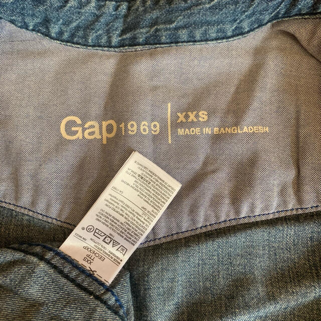 GAP(ギャップ)のGAP デニムシャツ　ギャップ レディースのトップス(シャツ/ブラウス(半袖/袖なし))の商品写真