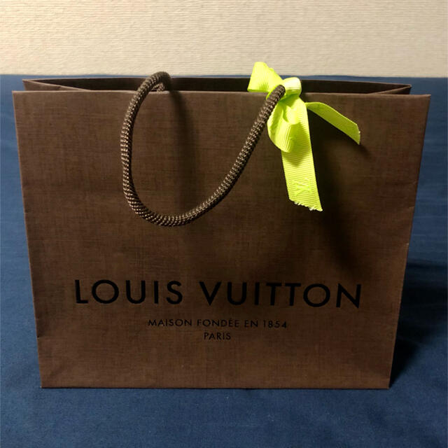 CHANEL(シャネル)のブランド 紙袋 ショップ袋 CHANEL GUCCI LOUISVUITTON レディースのバッグ(ショップ袋)の商品写真