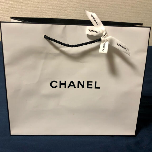 CHANEL(シャネル)のブランド 紙袋 ショップ袋 CHANEL GUCCI LOUISVUITTON レディースのバッグ(ショップ袋)の商品写真
