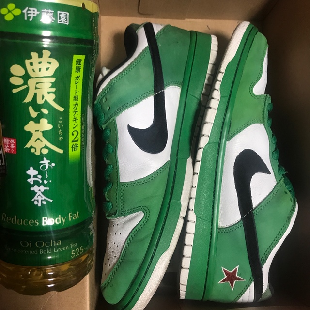 NIKE(ナイキ)の週末セール✳︎超希少NIKE DUNK LOW PRO SBハイネケンUS9.5 メンズの靴/シューズ(スニーカー)の商品写真