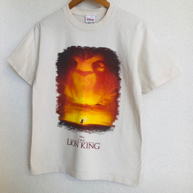 Disney(ディズニー)の【オフィシャル】Disney LION KINGライオンキング Tシャツ S エンタメ/ホビーのDVD/ブルーレイ(外国映画)の商品写真