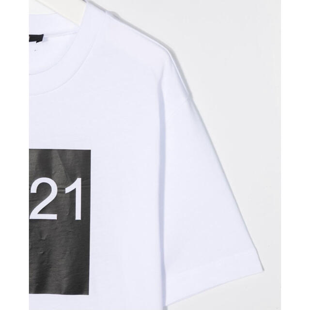 N°21(ヌメロヴェントゥーノ)の新作　ヌメロヴェントゥーノ　ボックスロゴTシャツ　ホワイト　12 レディースのトップス(Tシャツ(半袖/袖なし))の商品写真