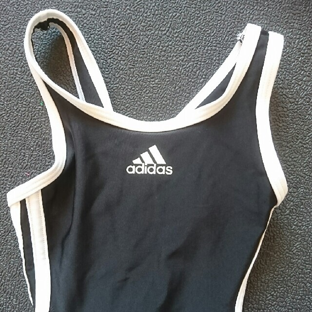 adidas(アディダス)のキッズ adidas水着100㎝ キッズ/ベビー/マタニティのキッズ服女の子用(90cm~)(水着)の商品写真