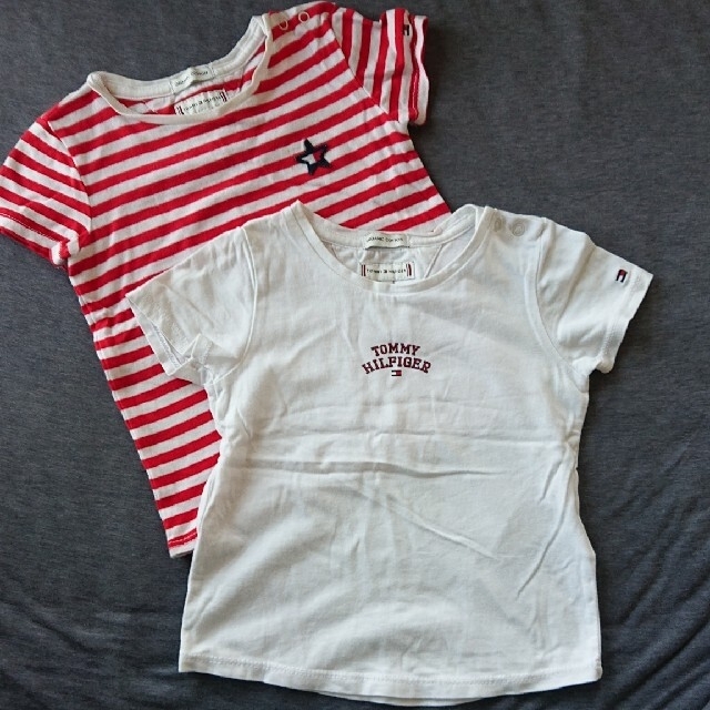 TOMMY HILFIGER(トミーヒルフィガー)のTOMMY HILFIGER半袖Tシャツ2枚セット　80cm キッズ/ベビー/マタニティのベビー服(~85cm)(Ｔシャツ)の商品写真