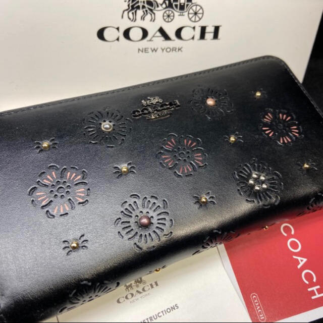 COACH(コーチ)の新品 コーチ 美しいカーフレザー 古美スタッズ カッティングフラワー 長財布 レディースのファッション小物(財布)の商品写真