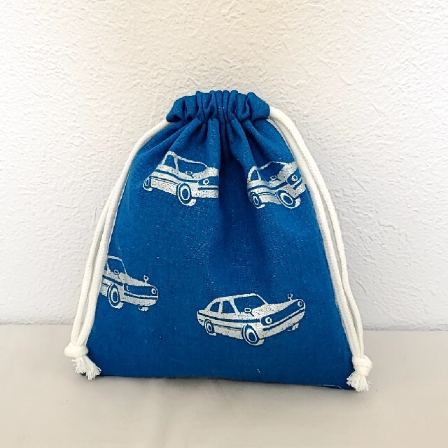 巾着袋　ハンドメイド　車 ハンドメイドのキッズ/ベビー(バッグ/レッスンバッグ)の商品写真