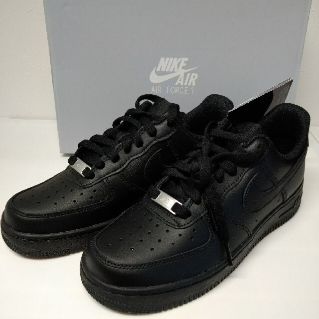 NIKE(ナイキ)のAIR FORCE1 '07  　ブラック　25.5cm メンズの靴/シューズ(スニーカー)の商品写真