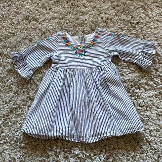 ベビーギャップ(babyGAP)の【最終価格】babygap 花柄刺繍ワンピース　80cm(ワンピース)