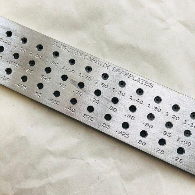彫金工具 線引き板 丸線 丸穴 36穴 0.26-2.20mm 彫金工具 線引き板 丸線 丸穴 36穴 0.26-2.20mm