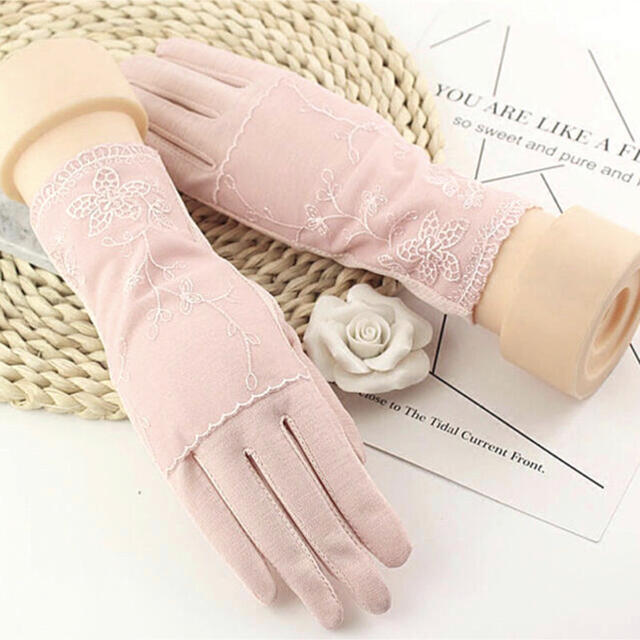 送料無料　ピンク　スマホ対応　滑り止め　レース　花柄　UVカット手袋　レディース レディースのファッション小物(手袋)の商品写真