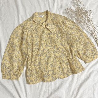 グリモワール(Grimoire)のVintage古着《リボンタイ総レースブラウス》イエロー　ひよこ色　花柄　レトロ(シャツ/ブラウス(長袖/七分))