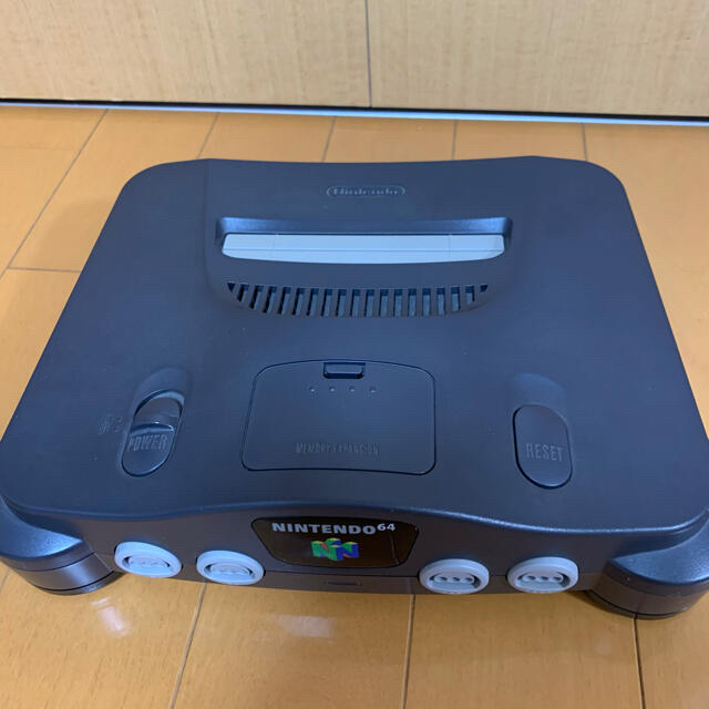 NINTENDO 64(ニンテンドウ64)のNintendo64 コントローラー 2個セット エンタメ/ホビーのゲームソフト/ゲーム機本体(家庭用ゲーム機本体)の商品写真