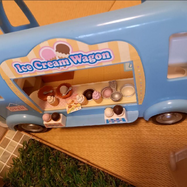 EPOCH(エポック)の値下げ‼️シルバニアファミリー　歯医者さんとアイスクリームワゴン、テーブルセット キッズ/ベビー/マタニティのおもちゃ(知育玩具)の商品写真