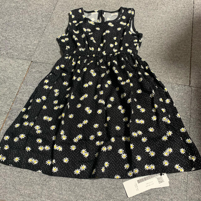 新品 coca 100cm 花柄ワンピース キッズ/ベビー/マタニティのキッズ服女の子用(90cm~)(ワンピース)の商品写真