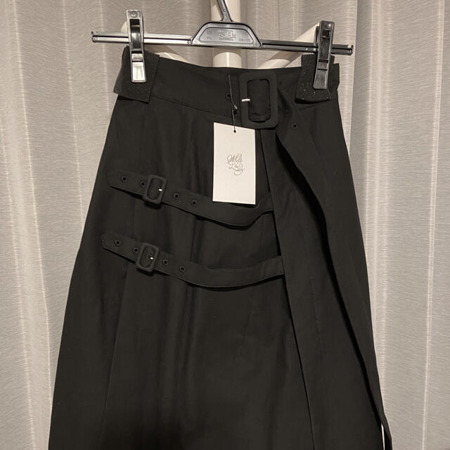しました melt the lady バイカラーニットトップス トレンチスカートの