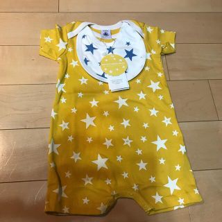 プチバトー(PETIT BATEAU)の《新品未使用》プチバトーロンパーススタイ付き　6m(ロンパース)