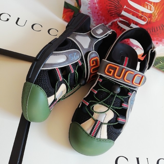 Gucci(グッチ)の正規店購入★グッチ★ロゴプリント レザーメッシュサンダル ★新品、箱付き メンズの靴/シューズ(スニーカー)の商品写真